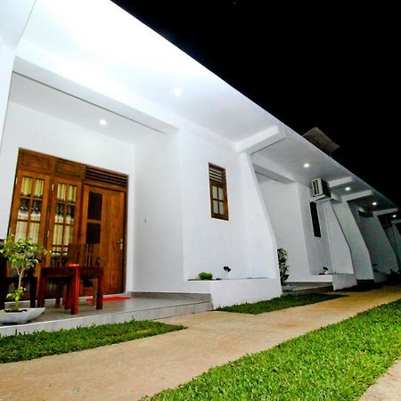 Sirisara Holiday Resort أنرادابورام المظهر الخارجي الصورة
